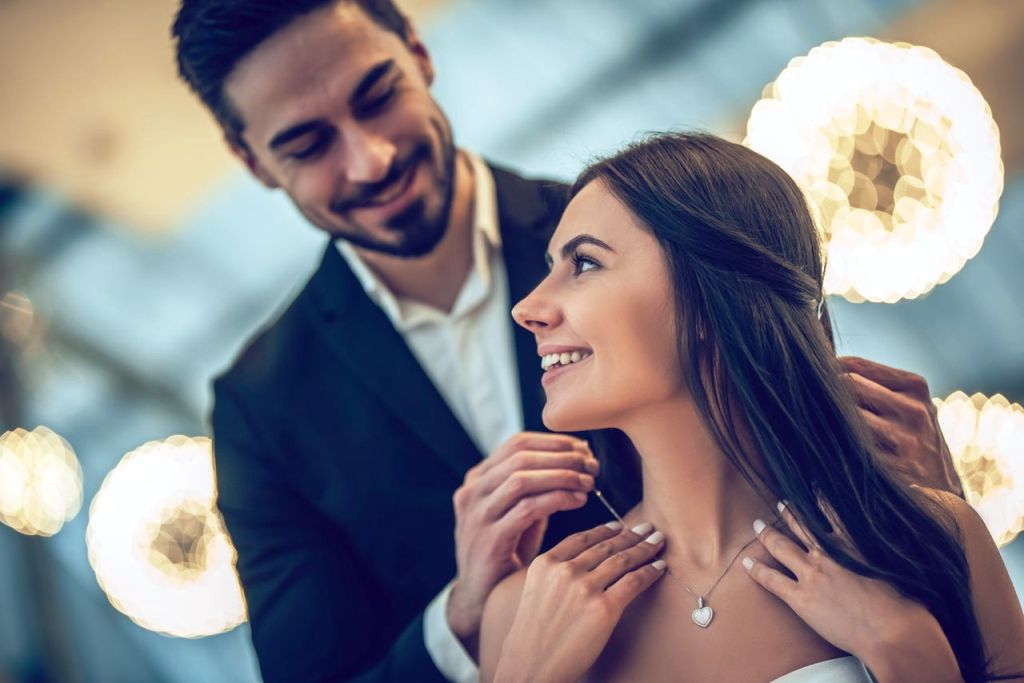 5 Ways to Make Someone Feel Special With a Diamond Pendant