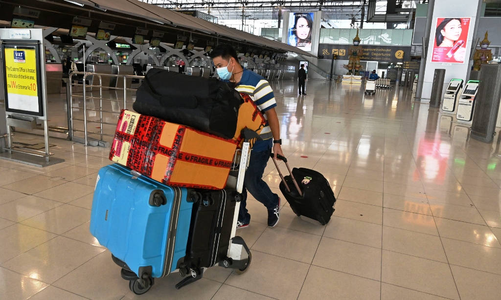 Airport Travellers Leaving Thailand Warned Over 30 Face Mask Limit