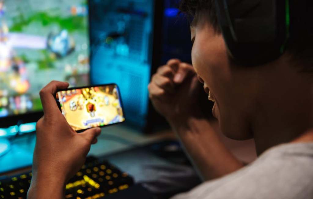 Children as Young as 7 Being Lured into Online Gambling