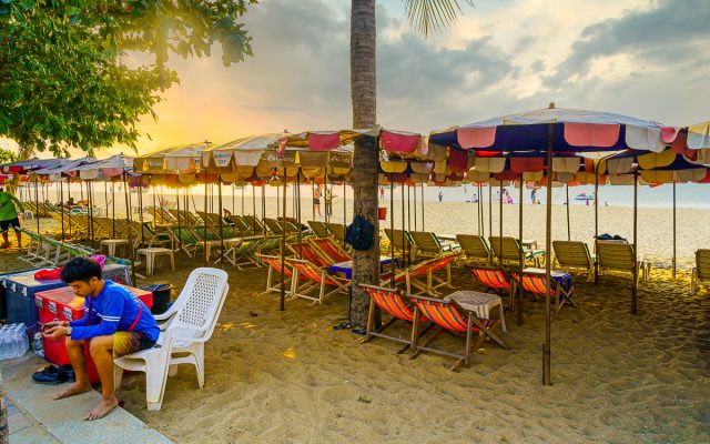 Omicron Fears Keeping Many Tourist Away from Pattaya Beach