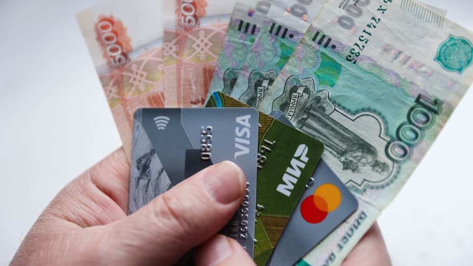 Visa and MasterCard Suspend all Transactions in Russia