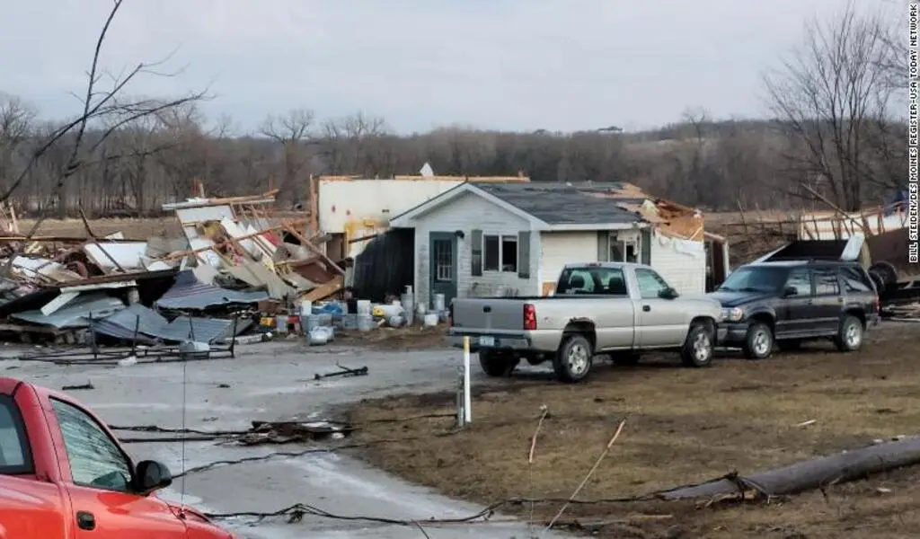2 Children, Including 6 People Killed By A Tornado Near Des Moines