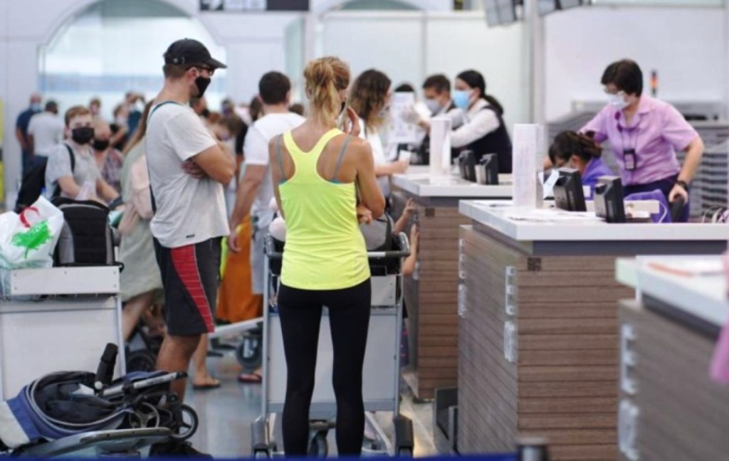 More than 5,000 Russian Tourists Stranded in Thailand