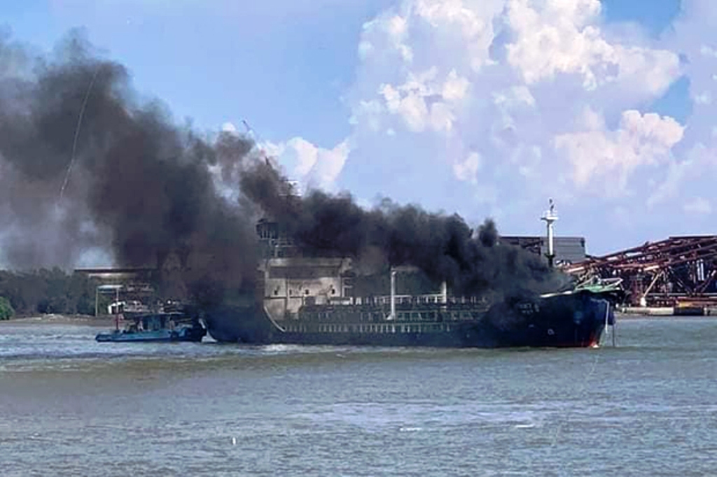 Oil Tanker Carrying 3 Million Liters Of Crude Oil Explodes