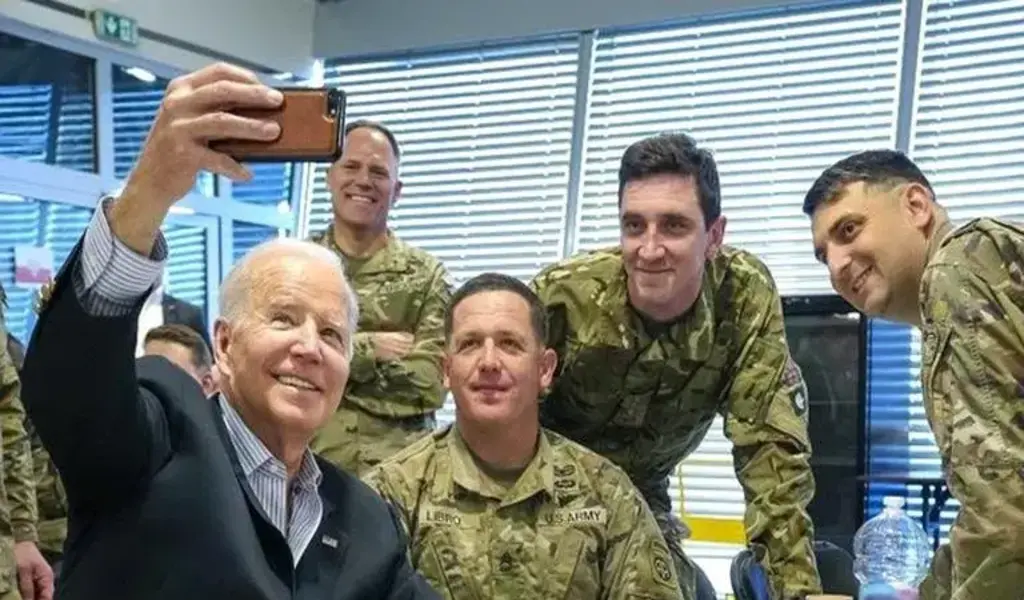Joe Biden Thanks The 82nd Airborne Division For Their Service In Poland