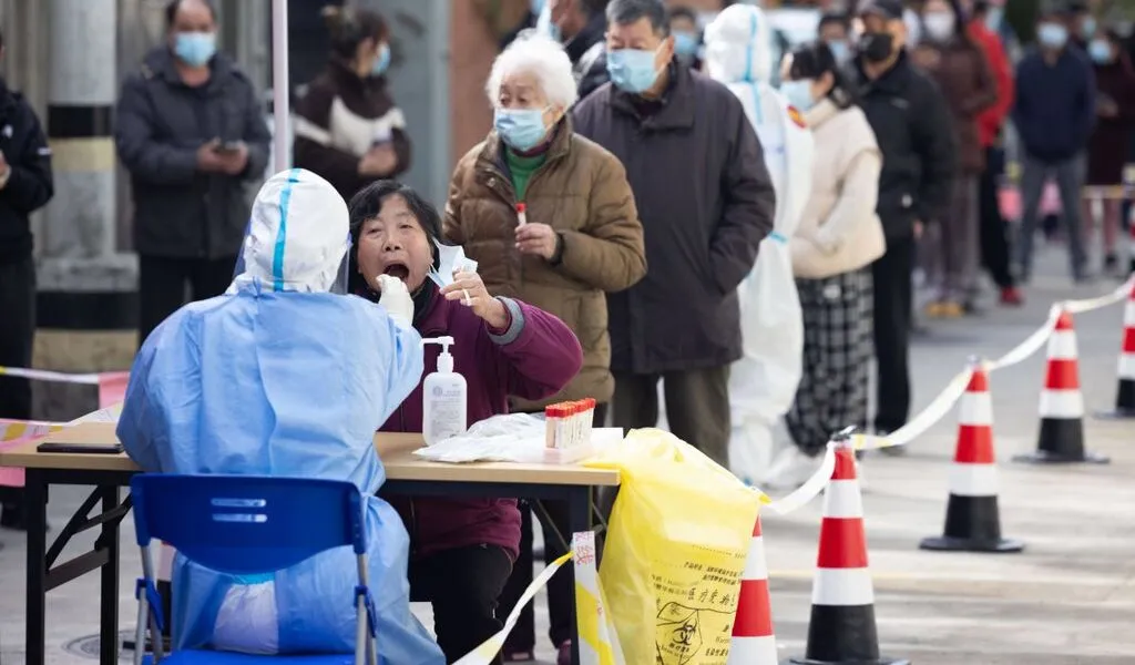 Shanghai Extends the COVID-19 Lockdown Until April 26, Death 36