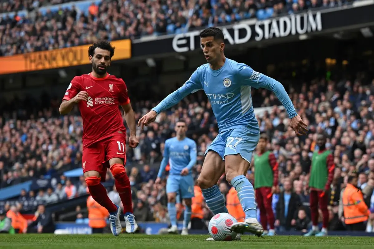 Liverpool and Manchester City Battle to a 2-2 Draw