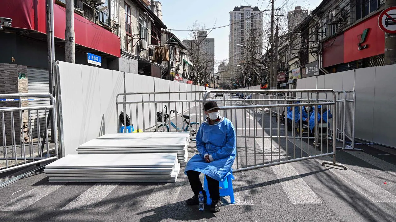 People in Shanghai Being Fenced in Like Animals by Government