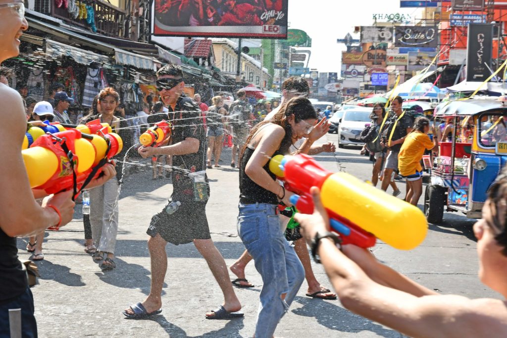 Songkran Revelers Flouts Governments Water Splashing Ban