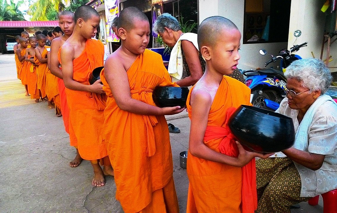 Chiang Rai Monk Outraged After Novices Receive Condoms in Alms Offerings