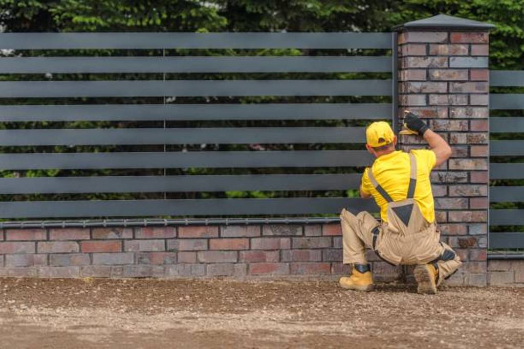 Top 5 Reasons for Hiring Fencing Contractors