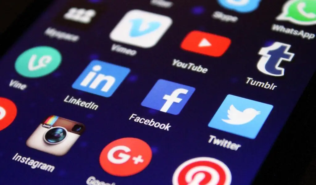Apps Everyone Should Have On Their Phones 156 Apps Everyone Should Have On Their Phones