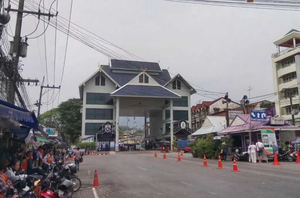 border checkpoints mae sai chiang rai