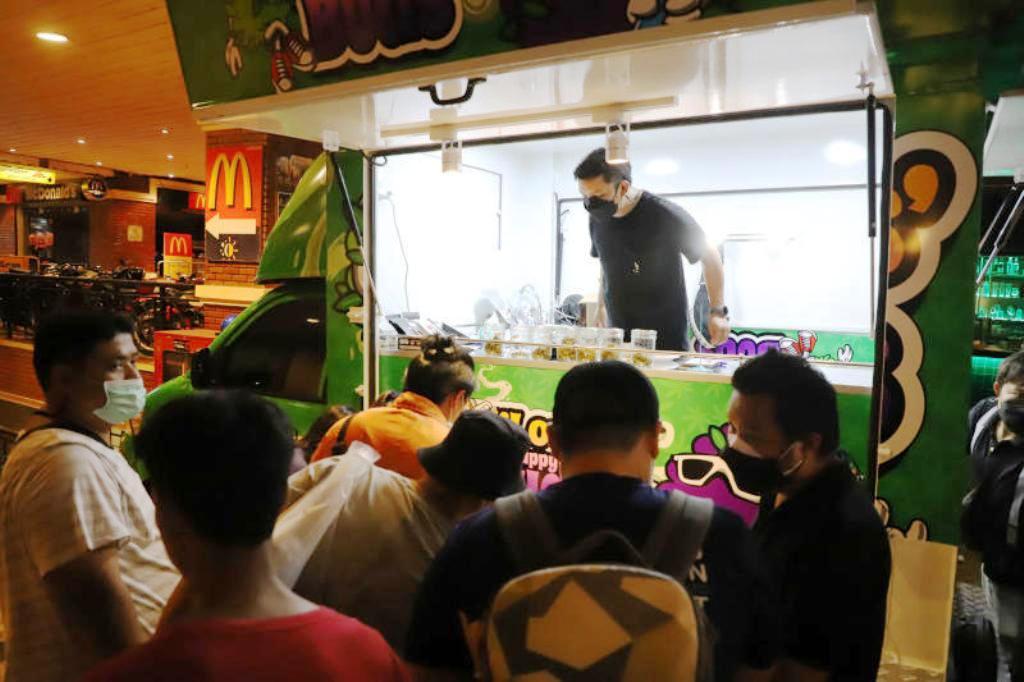 Tourists in Bangkok Line Up to Buy Marijuana