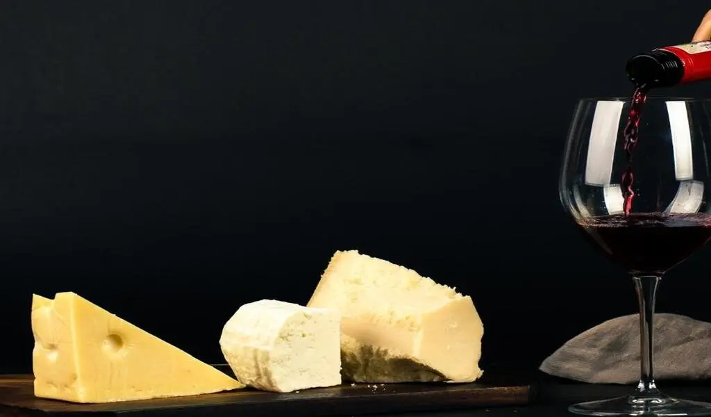 How to Properly Host a Memorable Wine and Cheese Evening