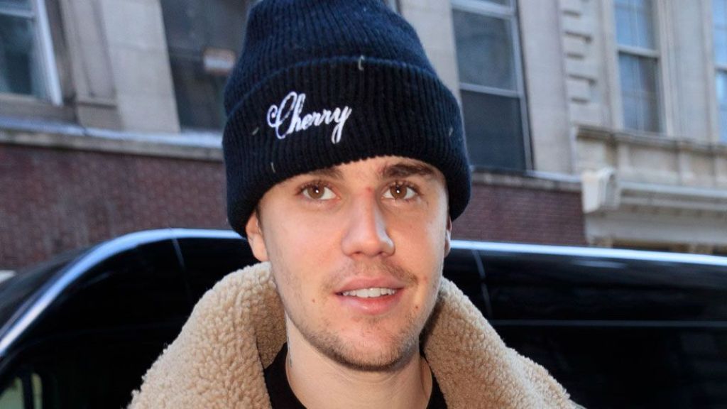 Justin Bieber Sidelined by Partial Facial paralysis