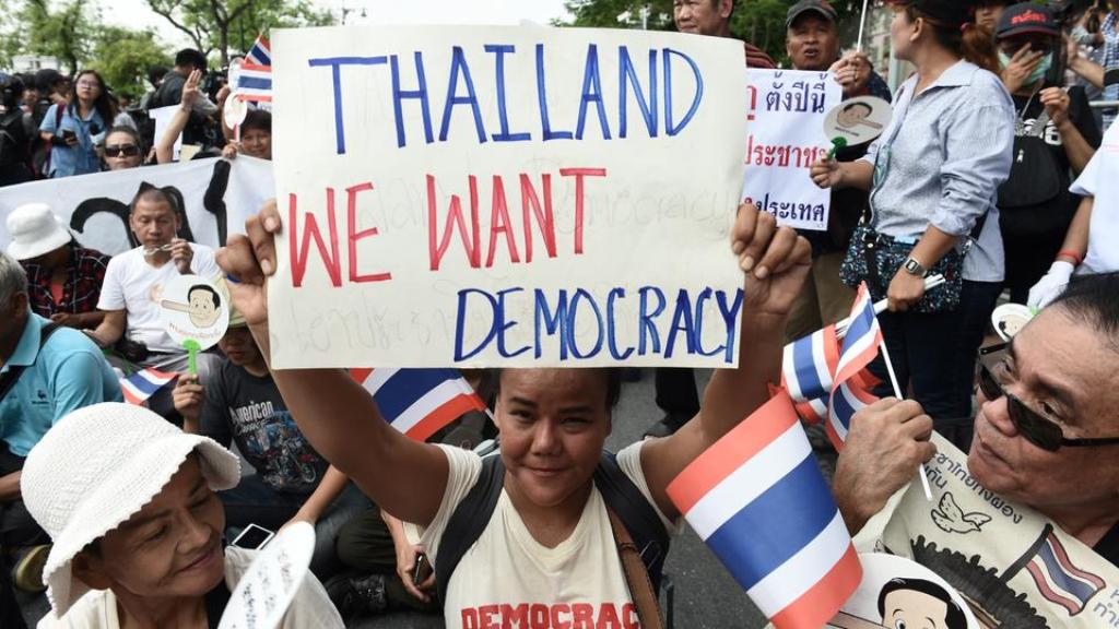 Young Thai Want Democracy Not Elitist Family Rule