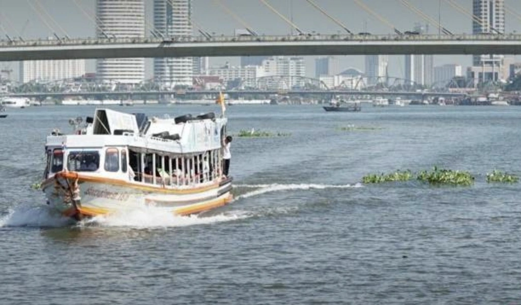 Bangkok And Suburbs Flood Warnings For Chao Phraya Riverside Residents