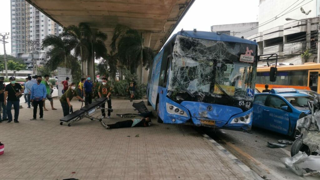 Public Transit Bus Crashes into 8 Vehicles
