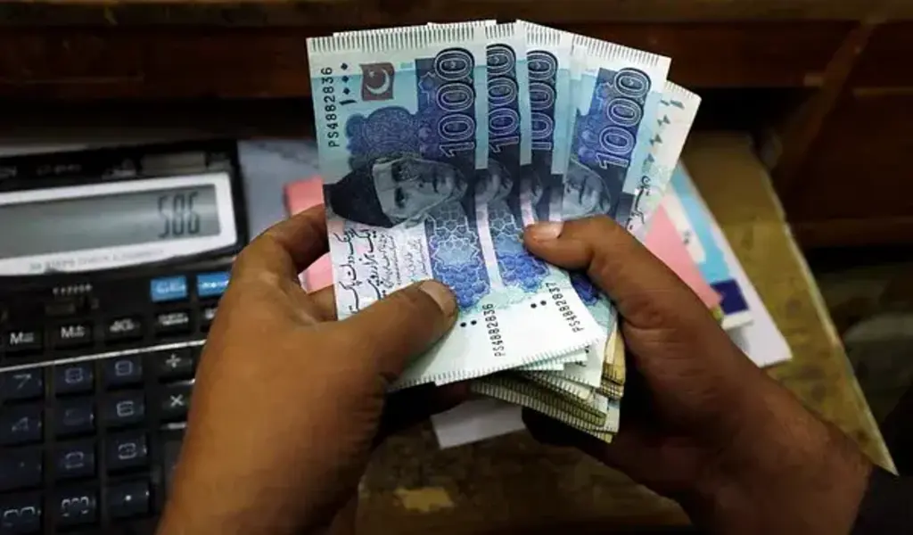 USD to PKR: Pakistani Rupee to Crash further to 275 Per Dollar