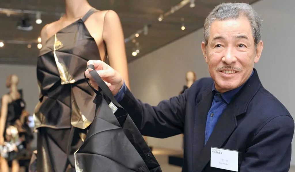 Issey Miyake, Japanese Designs Creator Dies At 84 156 Issey Miyake