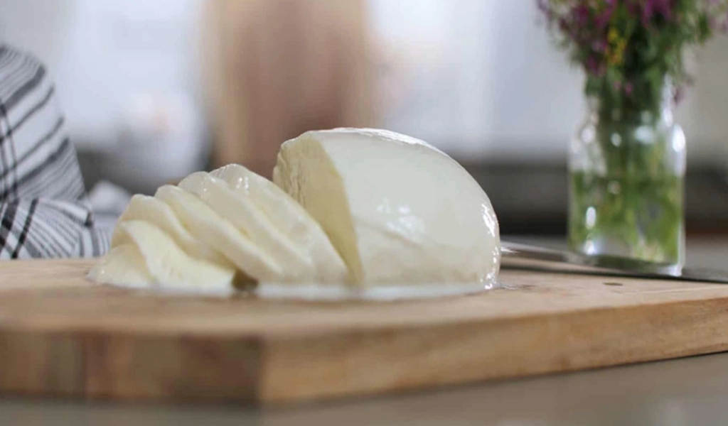 Mozzarella Cheese And Its Benefits