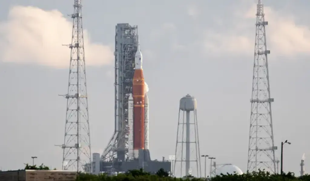 Nasa Cancels Moon Mission Launch Over Engine Problem
