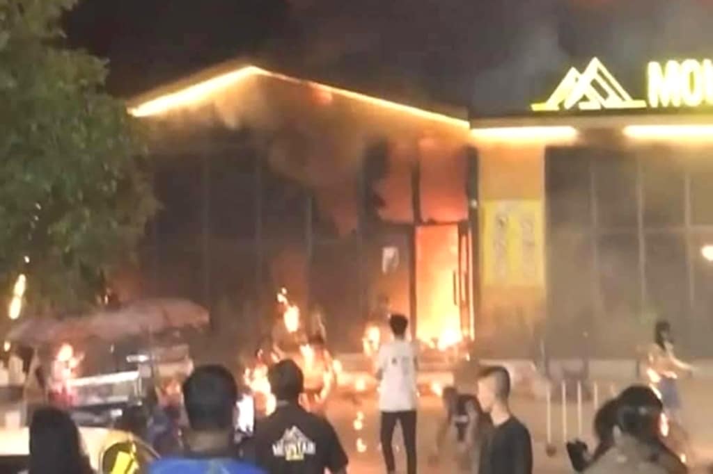 SOCKING VIDEO: Blazing Inferno at Illegal Pub Kills 14, Injures 38