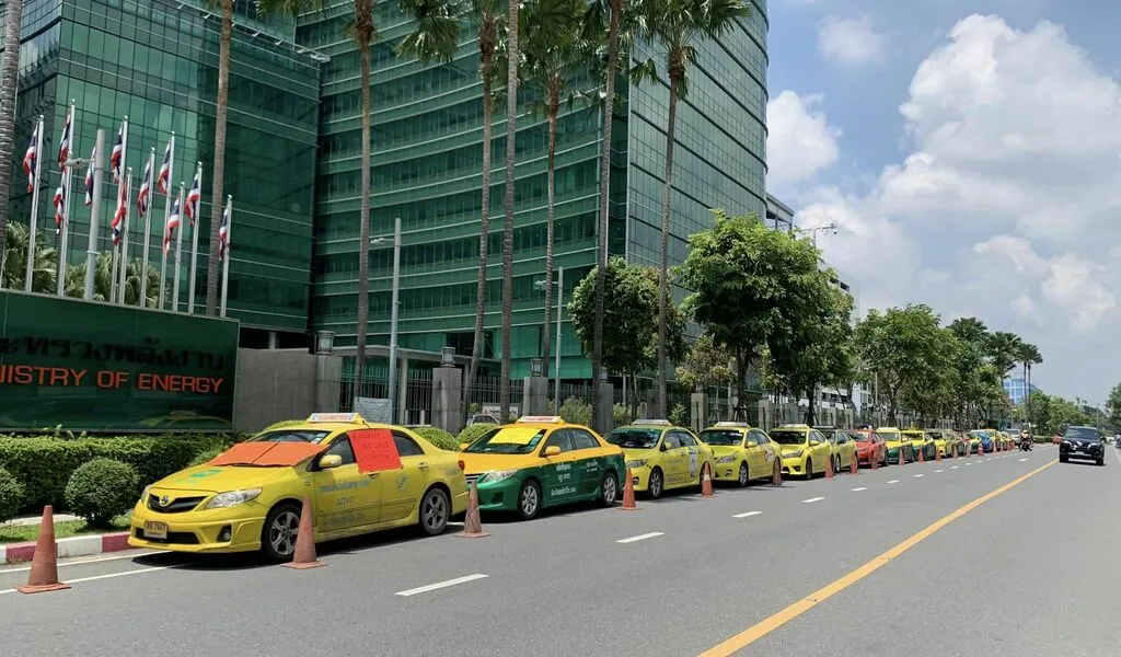 Bangkok Taxi Drivers Protest Autogas Price Increases Outside the Ministry Of Energy