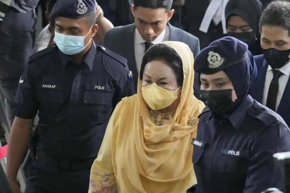Malaysia's Former First Lady Gets 10 Years for Graft
