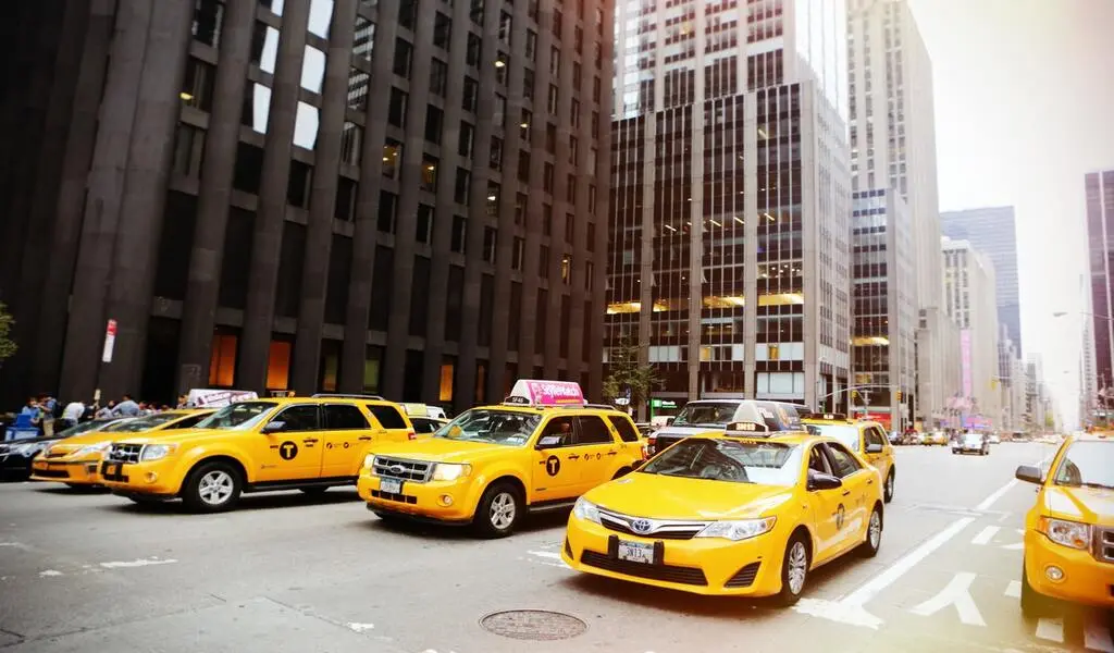 Six Benefits of Using a Taxi Service