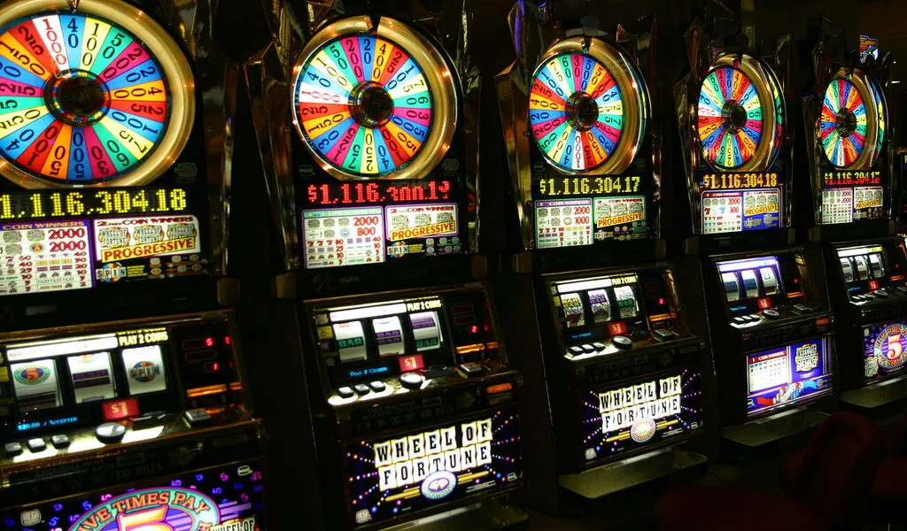 What Factors Make Online Casinos Popular