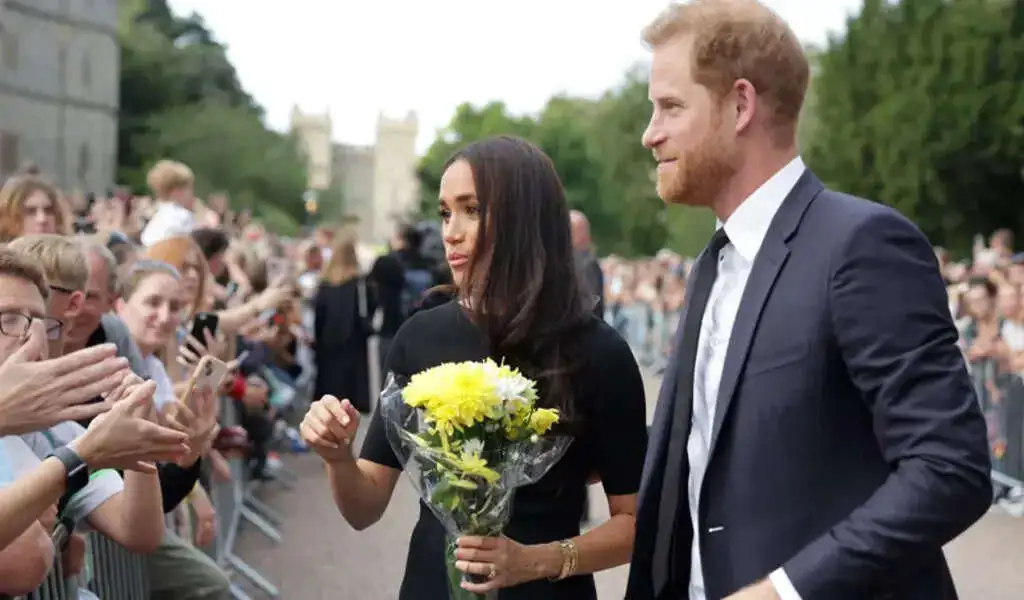 Meghan And Harry Talk To Manchester United Fans At Windsor