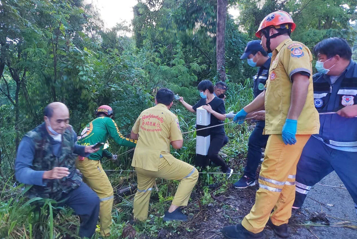 Passenger Van Crashes into Ravine in Northern Thailand