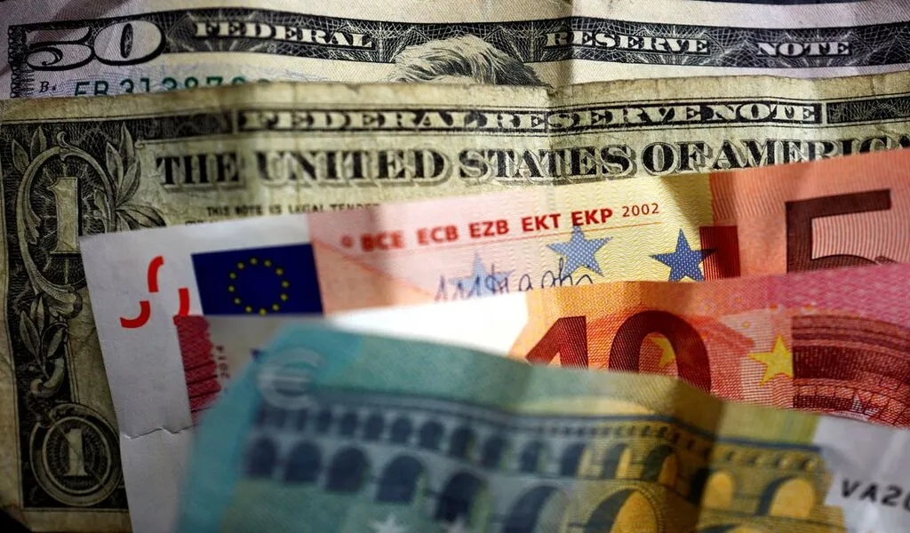 Dollar Rises After Recent Sell-off, Yen Rises
