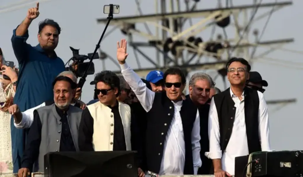 Pakistani Former PM Imran Khan Starts 'Long March' to Force Early Elections
