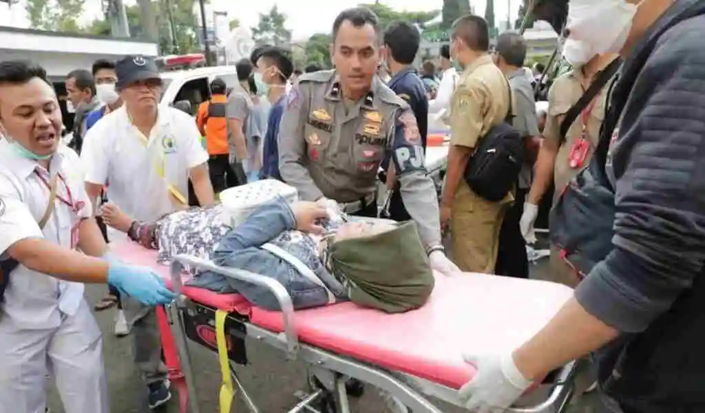 In Indonesia, 56 People Are Killed And Hundreds Are Injured In a Quake