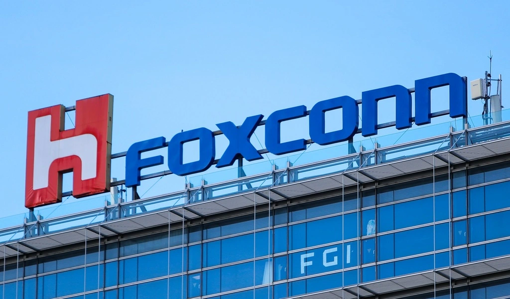 Apple Maker Foxconn Apologizes For Hiring Error At COVID-hit China Plant