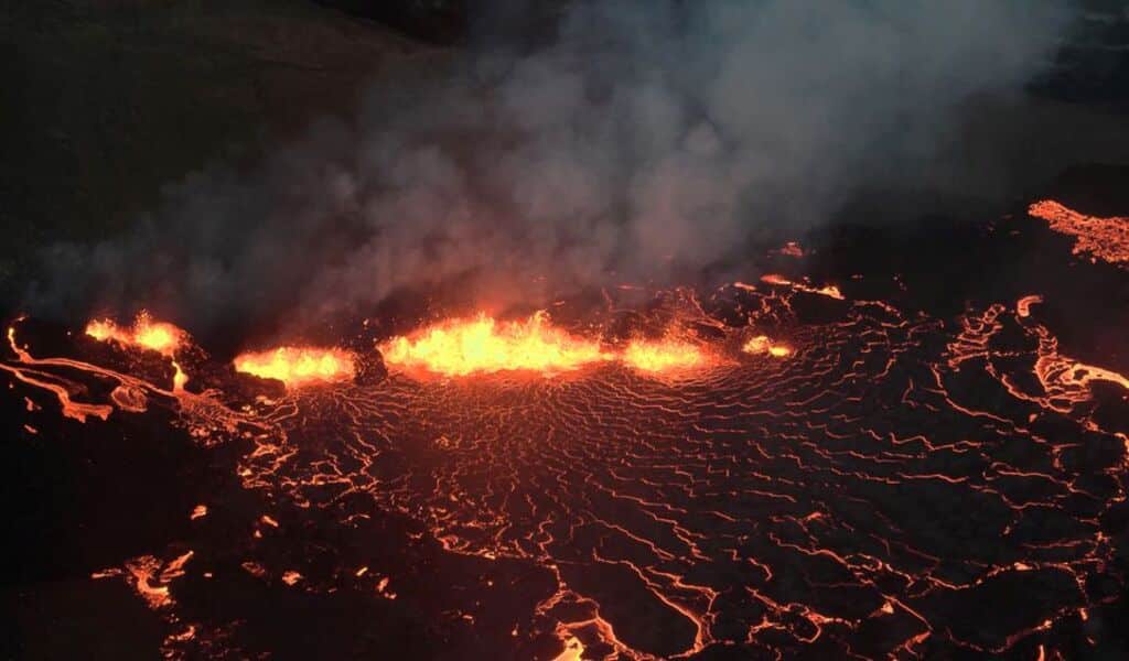 Hawaii's Mauna Loa Volcano Explodes For The First Time Since 1984