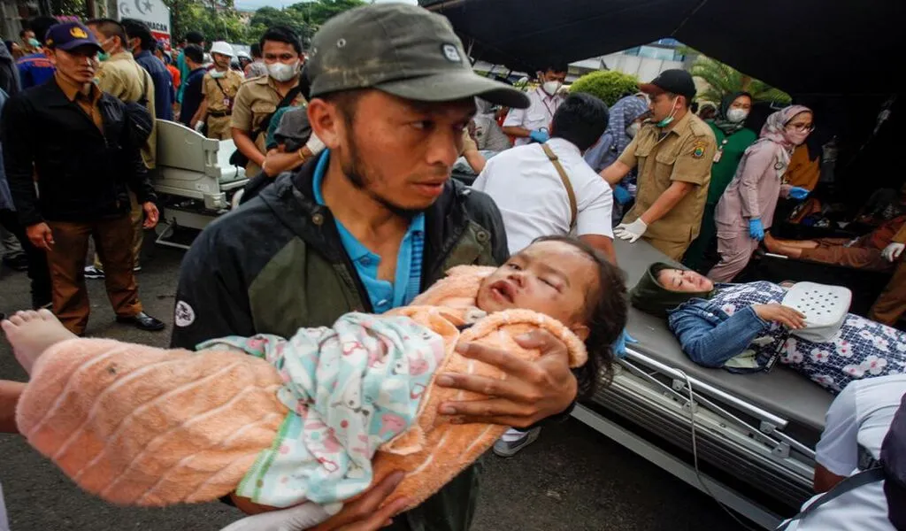 Indonesian Rescue Workers Race to Find People Still Trapped in Rubble After a deadly Earthquake