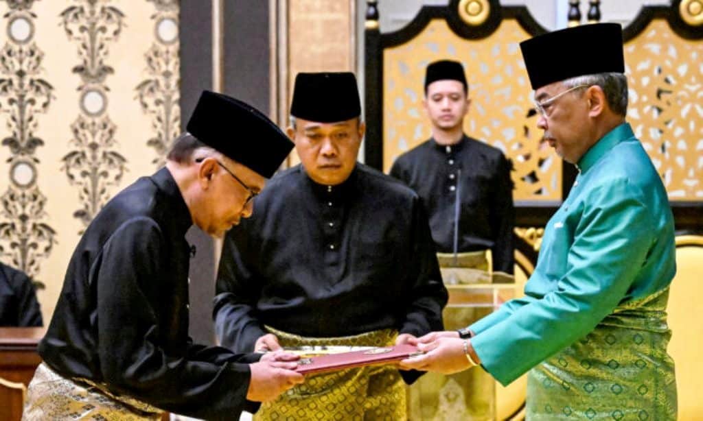 Malaysia's King Appoints Ex-Con as Prime Minister