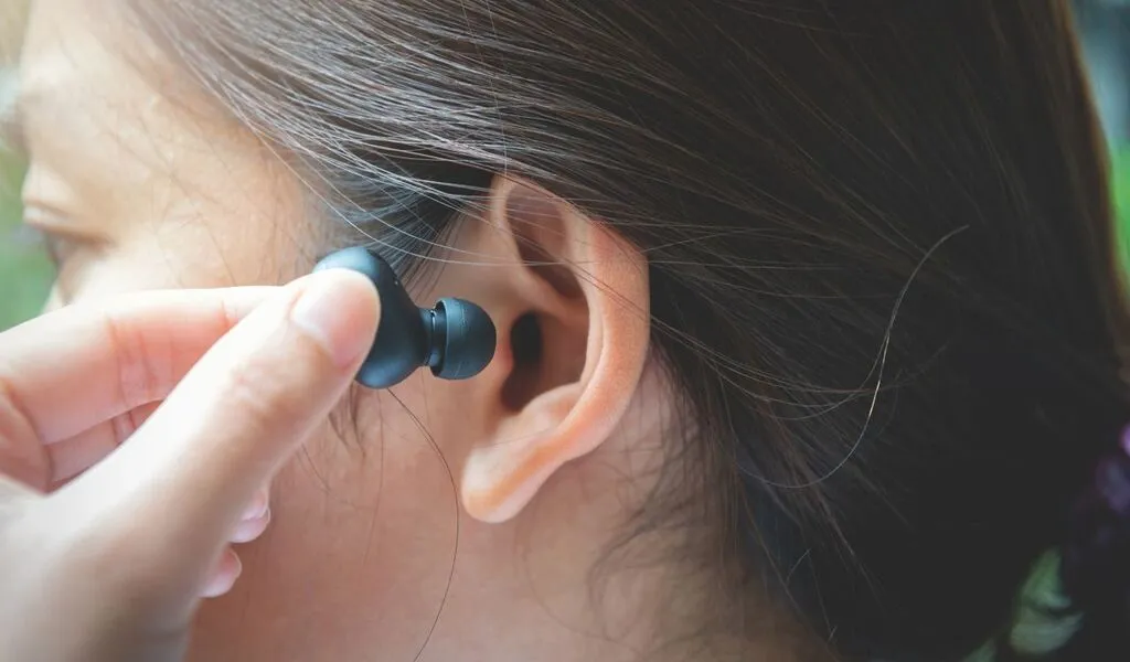 More than 1 Billion Young People's Unsafe Listening Habits May Cause Hearing Loss, Study Shows