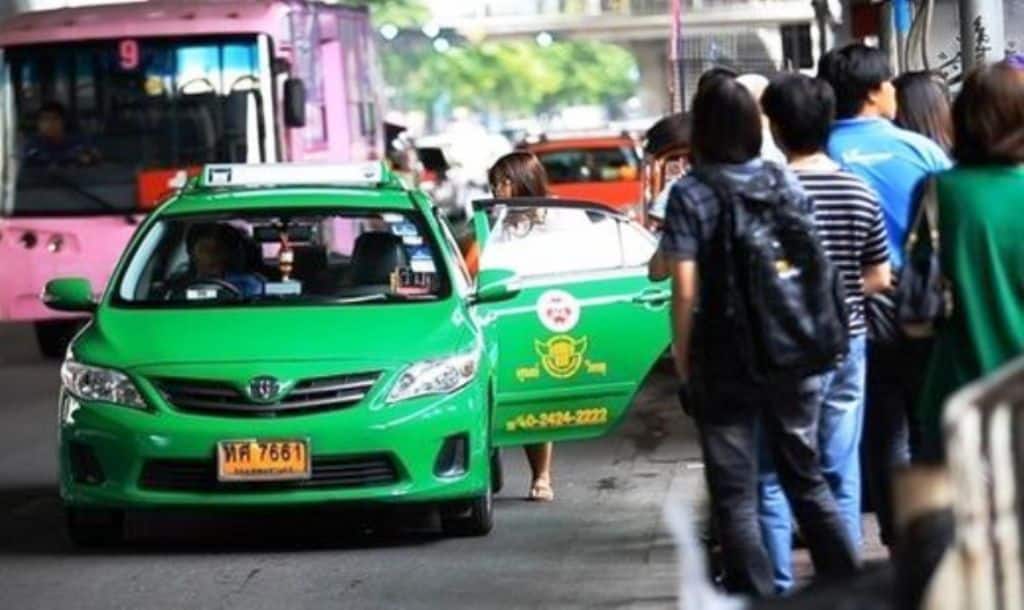 Taxi Drivers in Bangkok Get First Fare Hike in 8 Years
