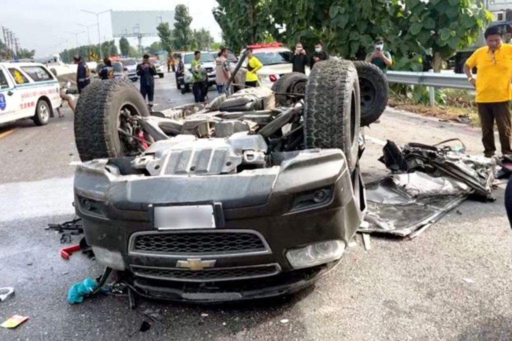 Police Report 2 Dead, 1 Injured After Chevrolet SUV Crashes