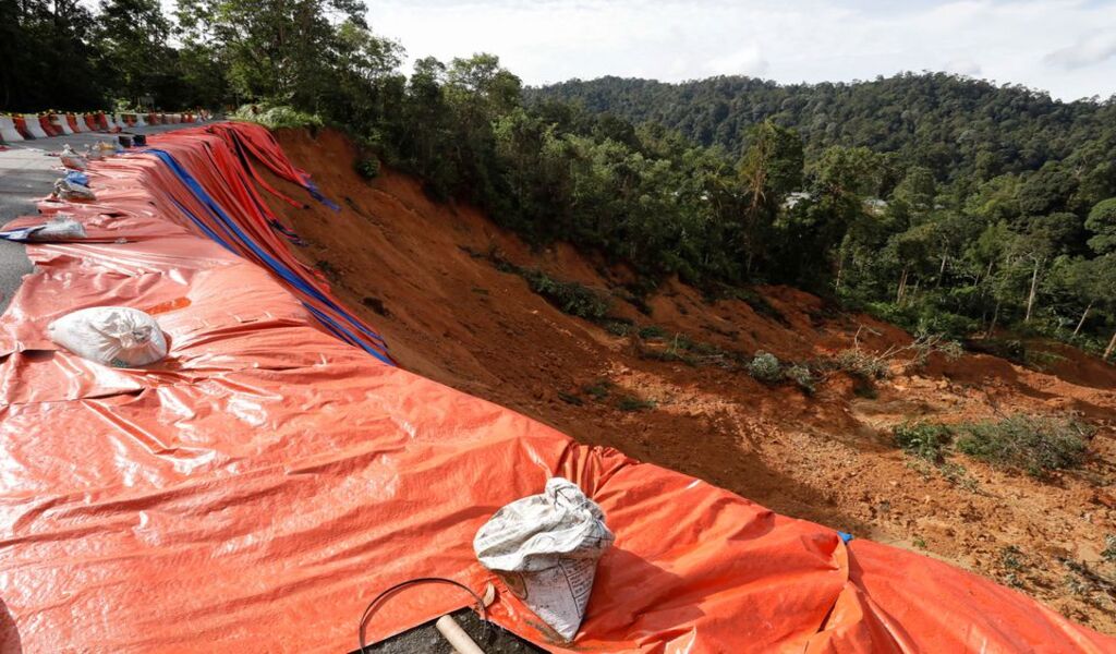 Batang Kali Rescuers Retrieve Last Victim's Body From Malaysia Landslide