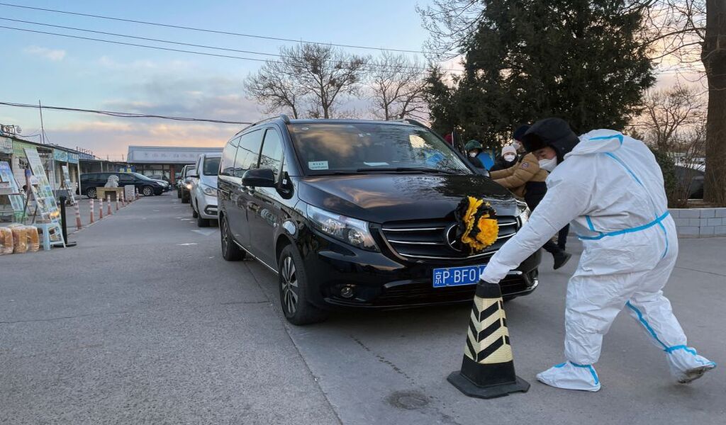 Beijing Funeral Homes' Workers Struggles To Deal With COVID-19