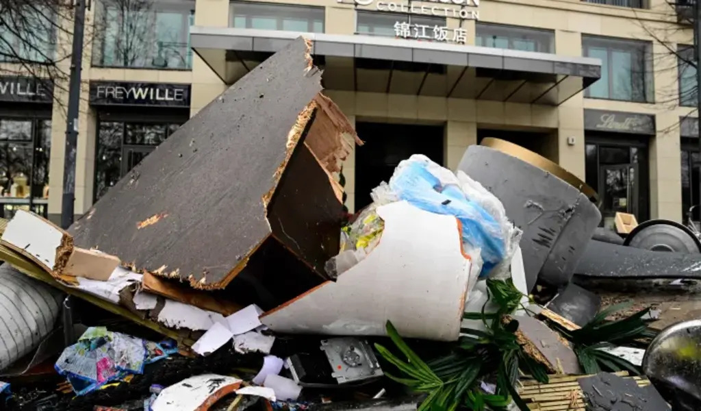 Giant Aquarium In Berlin Burst, Injuring 2 People