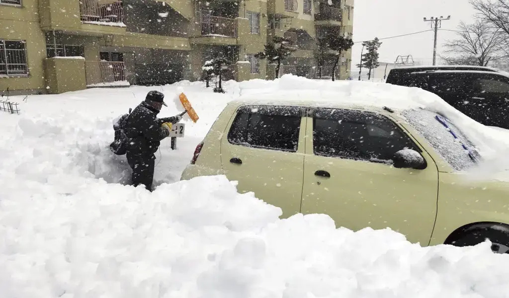Japan Snowstorm Leaves 17 Dead