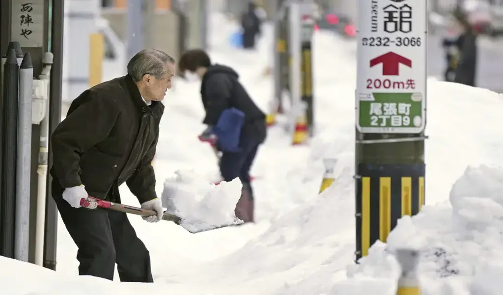 Japan Snowstorm Leaves 17 Dead 1