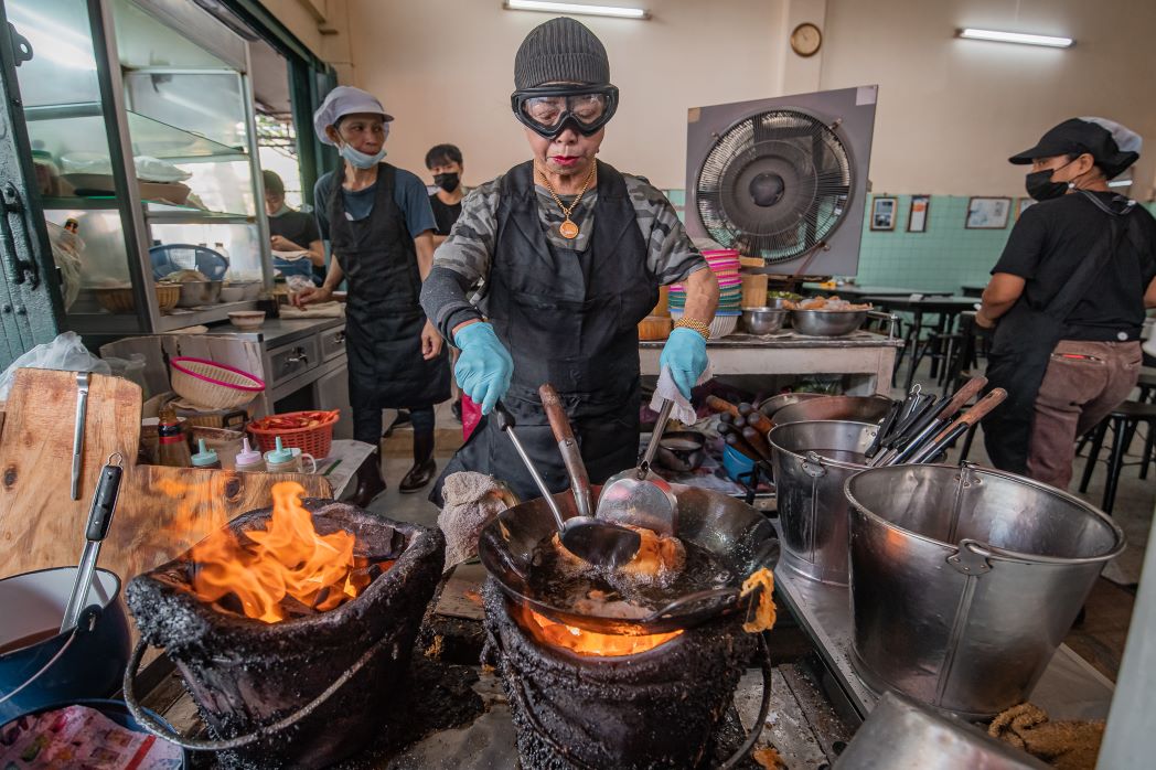 Long Queues Return for Bangkok's Famous Street Food
